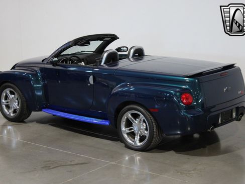 Used 2005 Chevrolet SSR w/ Preferred Equipment Group image 19