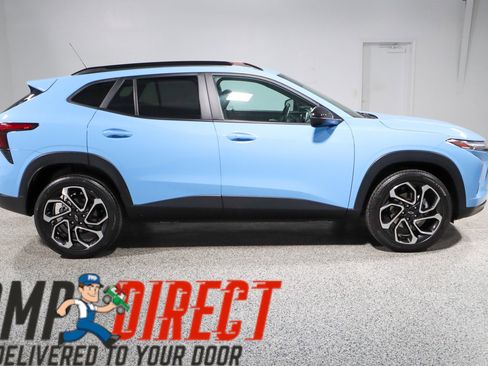Used 2024 Chevrolet Trax RS w/ Sunroof Package FWD image 6