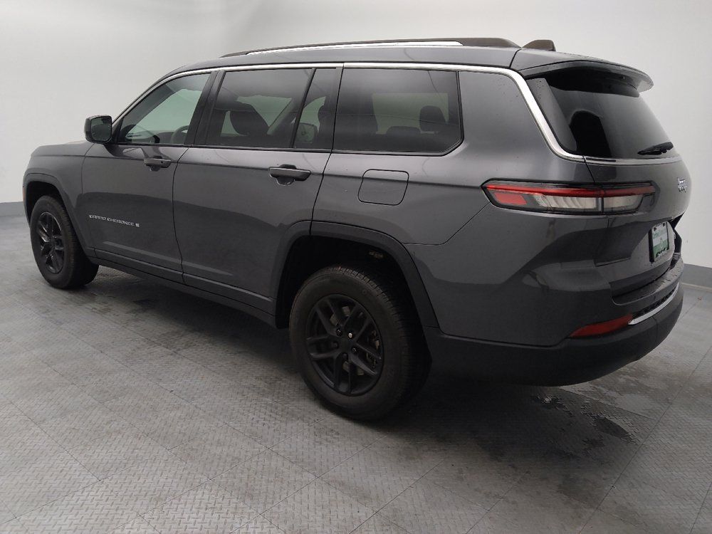 Used 2023 Jeep Grand Cherokee L Laredo RWD image 3
