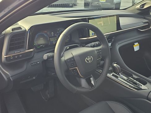 New 2025 Toyota Crown Signia image 16