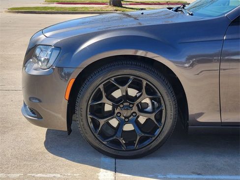 Used 2021 Chrysler 300 Touring w/ Sport Appearance Package image 8