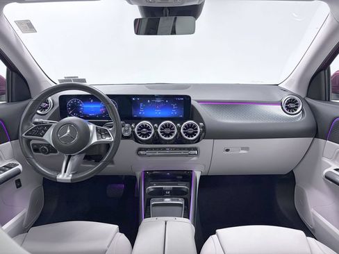 Used 2024 Mercedes-Benz GLA 250 4MATIC image 3