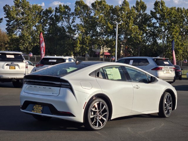New 2027 Toyota Prius Plug-In Hybrid FWD image 5