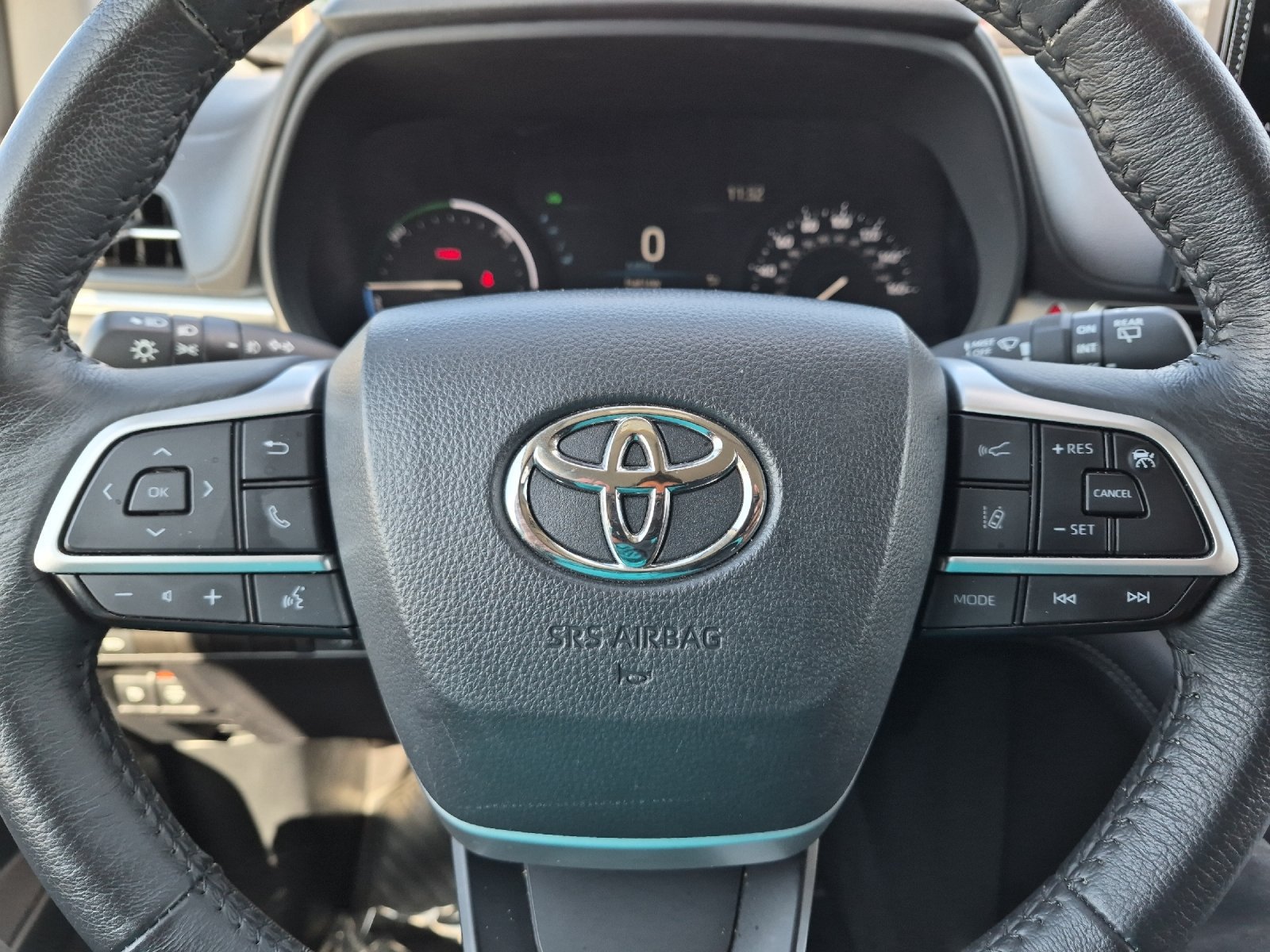 Used 2025 Toyota Sienna XLE FWD image 23
