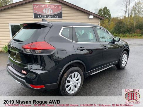 Used 2019 Nissan Rogue S image 3