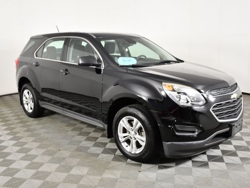 Used 2017 Chevrolet Equinox LS FWD image 4
