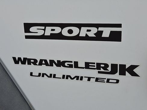 Used 2018 Jeep Wrangler Unlimited Sport AWD/4WD image 9