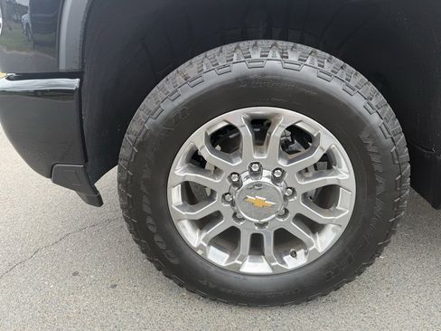 Used 2025 Chevrolet Silverado 2500 LT w/ Z71 Chrome Sport Edition image 10