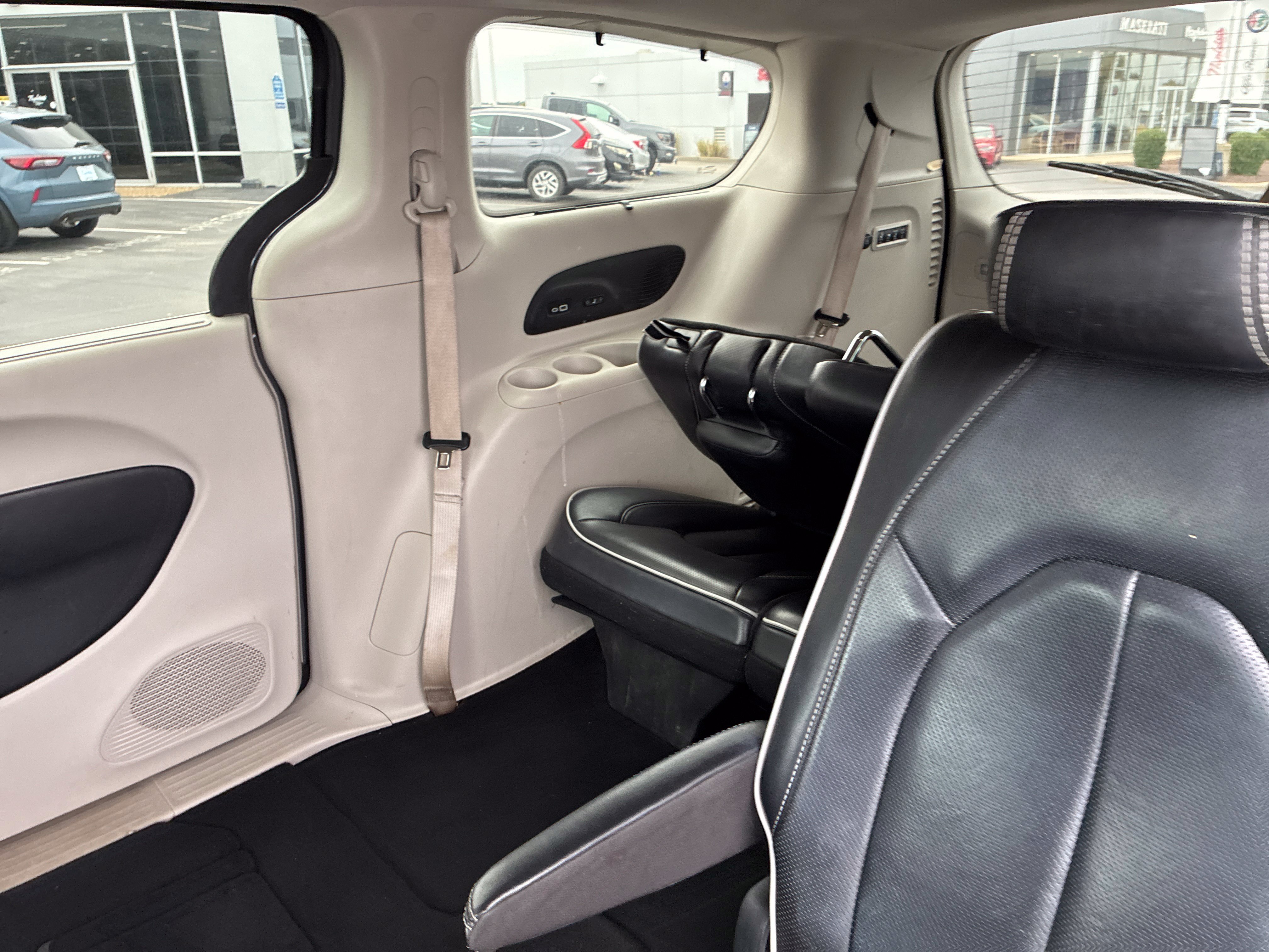 Used 2022 Chrysler Pacifica Limited FWD image 19