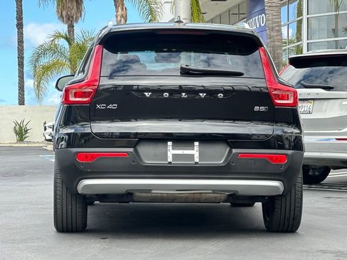 Certified 2025 Volvo XC40 B5 Plus AWD/4WD image 4