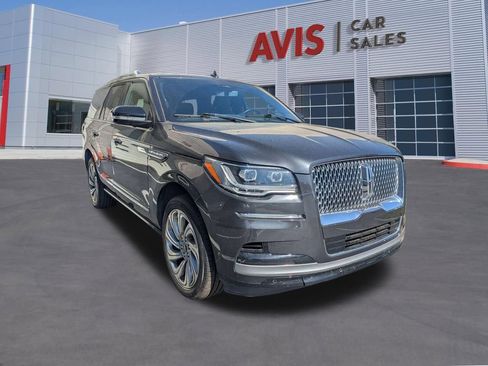 Used 2023 Lincoln Navigator Reserve AWD/4WD image 3