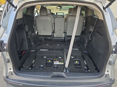 Used 2025 Toyota Sienna XLE image 20