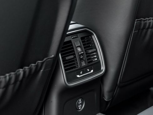 New 2026 Porsche Macan image 36