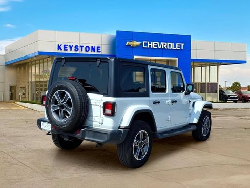 Used 2023 Jeep Wrangler Unlimited Sahara w/ Cold Weather Group AWD/4WD image 7