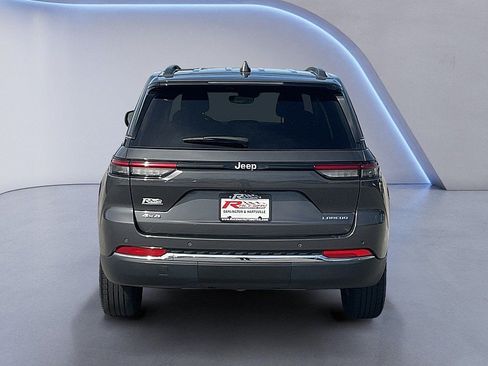Used 2024 Jeep Grand Cherokee Laredo w/ Trailer Tow Package AWD/4WD image 4