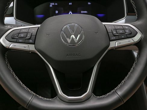 Certified 2025 Volkswagen Taos SE w/ Panoramic Sunroof Package AWD/4WD image 36