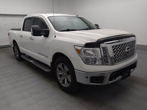 Used 2019 Nissan Titan SV w/ SV Convenience Package RWD image 14