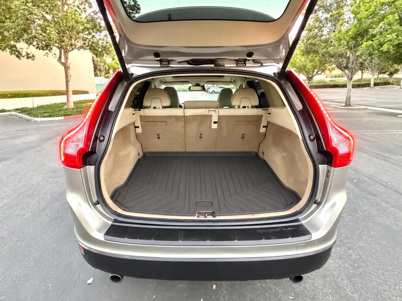 Used 2013 Volvo XC60 T6 AWD/4WD image 16