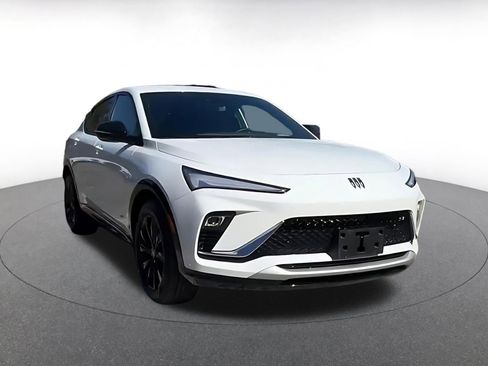 Used 2025 Buick Envista Sport Touring image 2