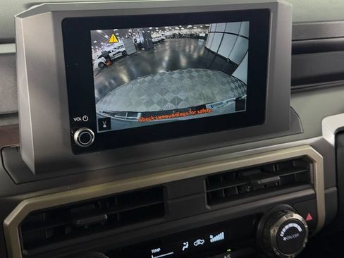 Used 2025 Toyota Tacoma SR5 AWD/4WD image 17
