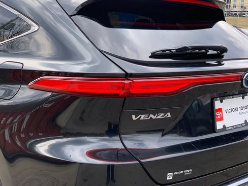 Used 2023 Toyota Venza Limited image 36