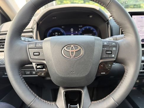 Used 2026 Toyota Camry XLE FWD image 47