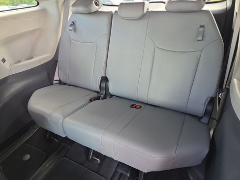 Certified 2024 Toyota Sienna XLE w/ XLE Plus Package AWD/4WD image 18