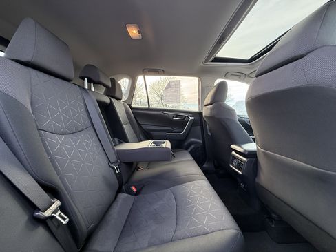 Used 2020 Toyota RAV4 XLE image 33