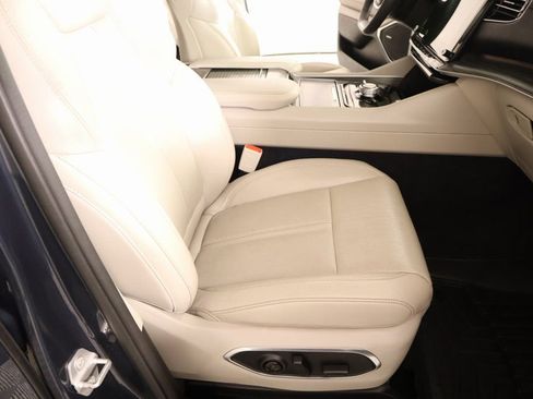 Used 2023 Jeep Wagoneer Series II w/ Flexible Seating Group image 15