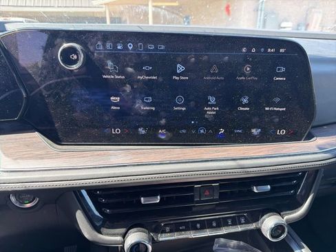 Used 2025 Chevrolet Suburban Z71 AWD/4WD image 15