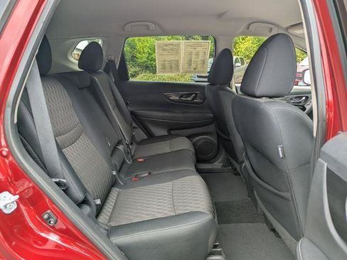 Used 2018 Nissan Rogue SV AWD/4WD image 32