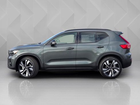 New 2026 Volvo XC40 B5 Ultra w/ Climate Package image 3