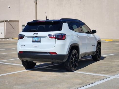 Used 2024 Jeep Compass Latitude w/ Convenience Group AWD/4WD image 5