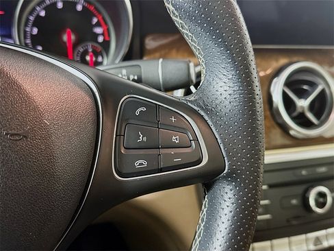 Used 2019 Mercedes-Benz GLA 250 4MATIC w/ Premium Package image 26