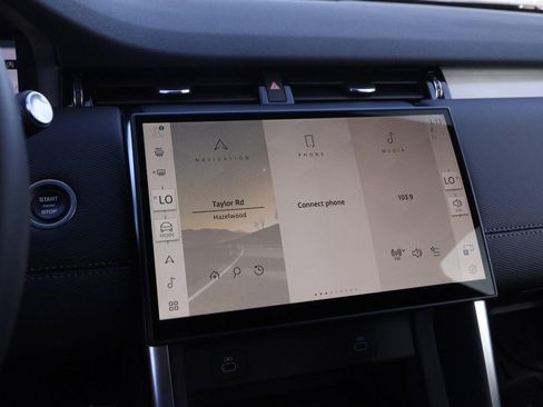 Used 2024 Land Rover Discovery Sport Dynamic SE image 17