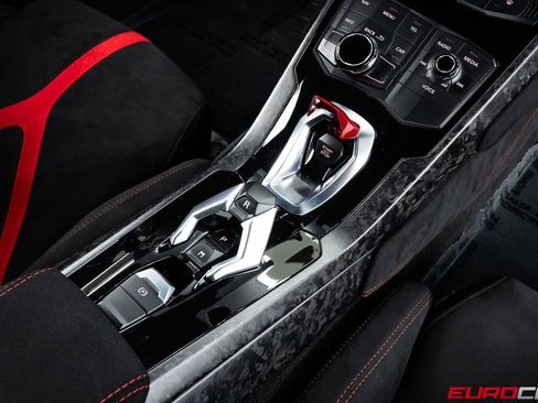 Used 2018 Lamborghini Huracan Performante AWD/4WD image 35