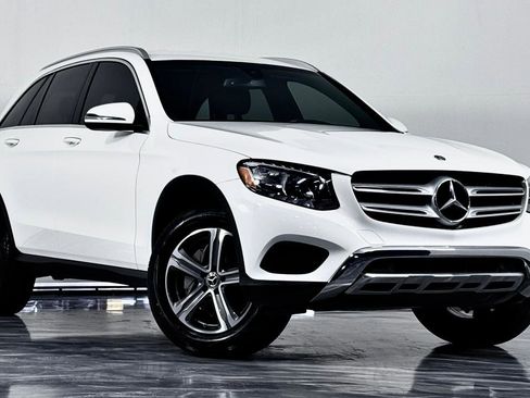 Used 2019 Mercedes-Benz GLC 300 4MATIC w/ Premium Package image 2