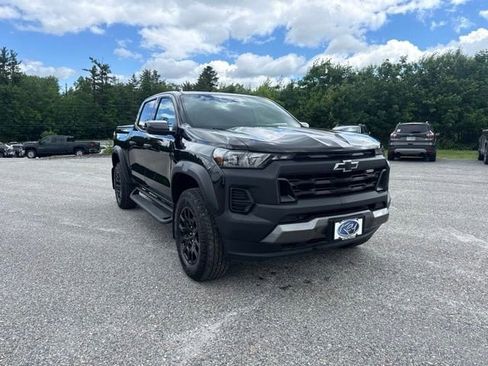 Used 2025 Chevrolet Colorado Trail Boss AWD/4WD image 9