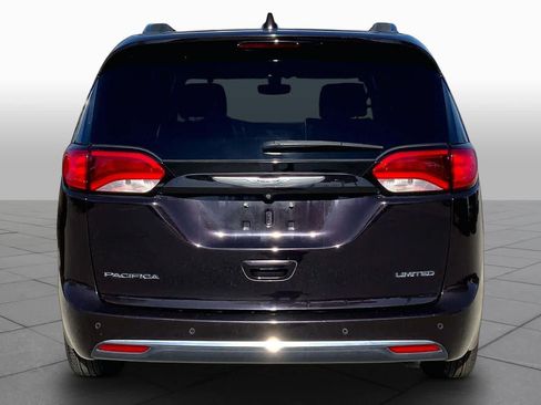 Used 2019 Chrysler Pacifica Limited FWD image 8