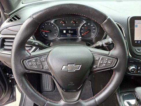 Used 2022 Chevrolet Equinox RS w/ Infotainment Package image 16