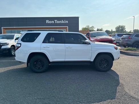 Used 2018 Toyota 4Runner SR5 Premium AWD/4WD image 11