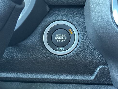 New 2026 RAM 2500 Laramie AWD/4WD image 21