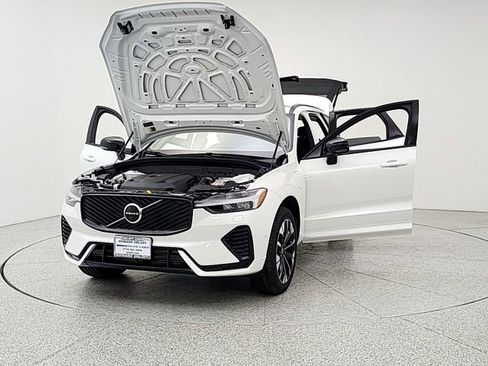 New 2026 Volvo XC60 T8 Plus w/ Climate Package AWD/4WD image 9