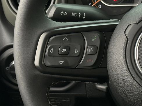 Used 2025 Jeep Gladiator Mojave image 12