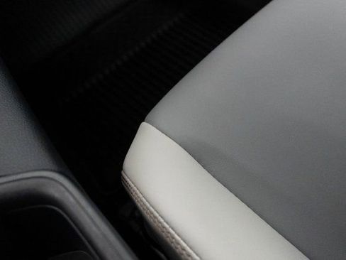 Used 2025 Toyota RAV4 XLE Premium image 30