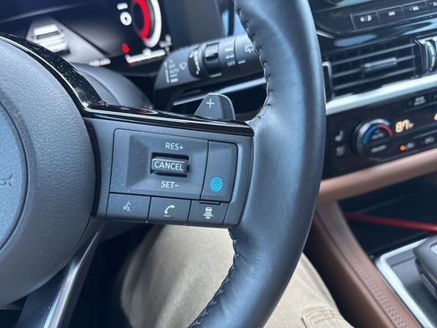 Used 2025 Nissan Pathfinder Platinum image 7