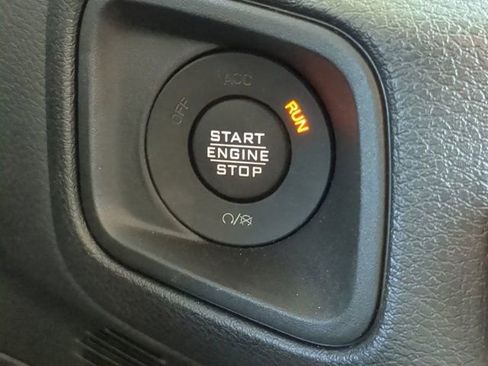 Used 2025 Jeep Gladiator Sport AWD/4WD image 22