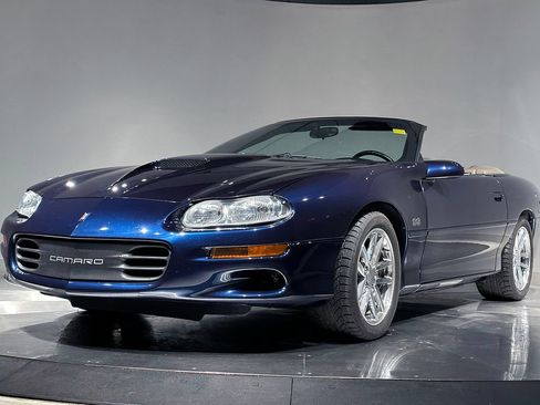 Used 2002 Chevrolet Camaro Z28 w/ SS Performance/Appearance Pkg RWD image 19