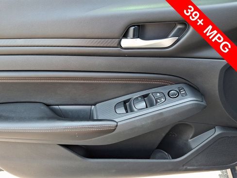 Used 2021 Nissan Altima 2.5 SR w/ SR Premium Package FWD image 12