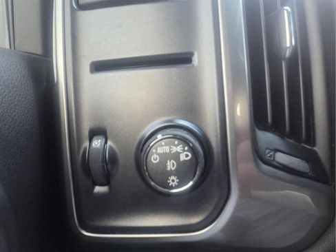 Used 2018 Chevrolet Silverado 1500 LT w/ Texas Edition image 21